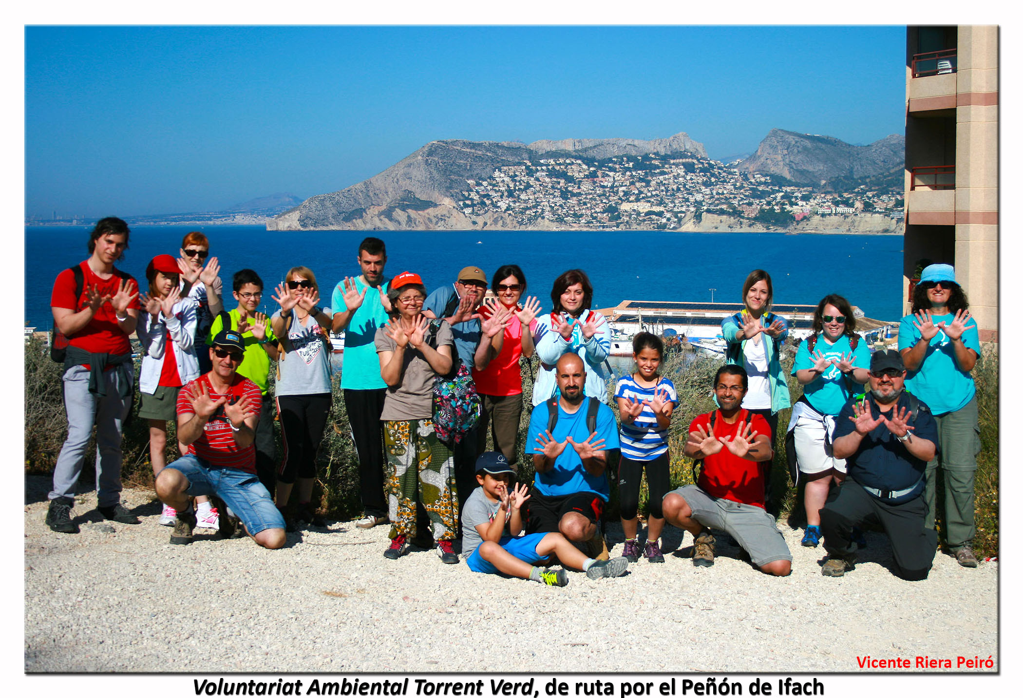 Algunos integrantes del Voluntariat Ambiental Torrent Verd, de ruta por el Peñón de Ifach