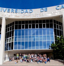 Alumnos de la Facultad de Ciencias del Mar y Ambientales de la Universidad de Cádiz celebrando el Día Europeo de la Red Natura 2000. Nuestro gesto por Doñana